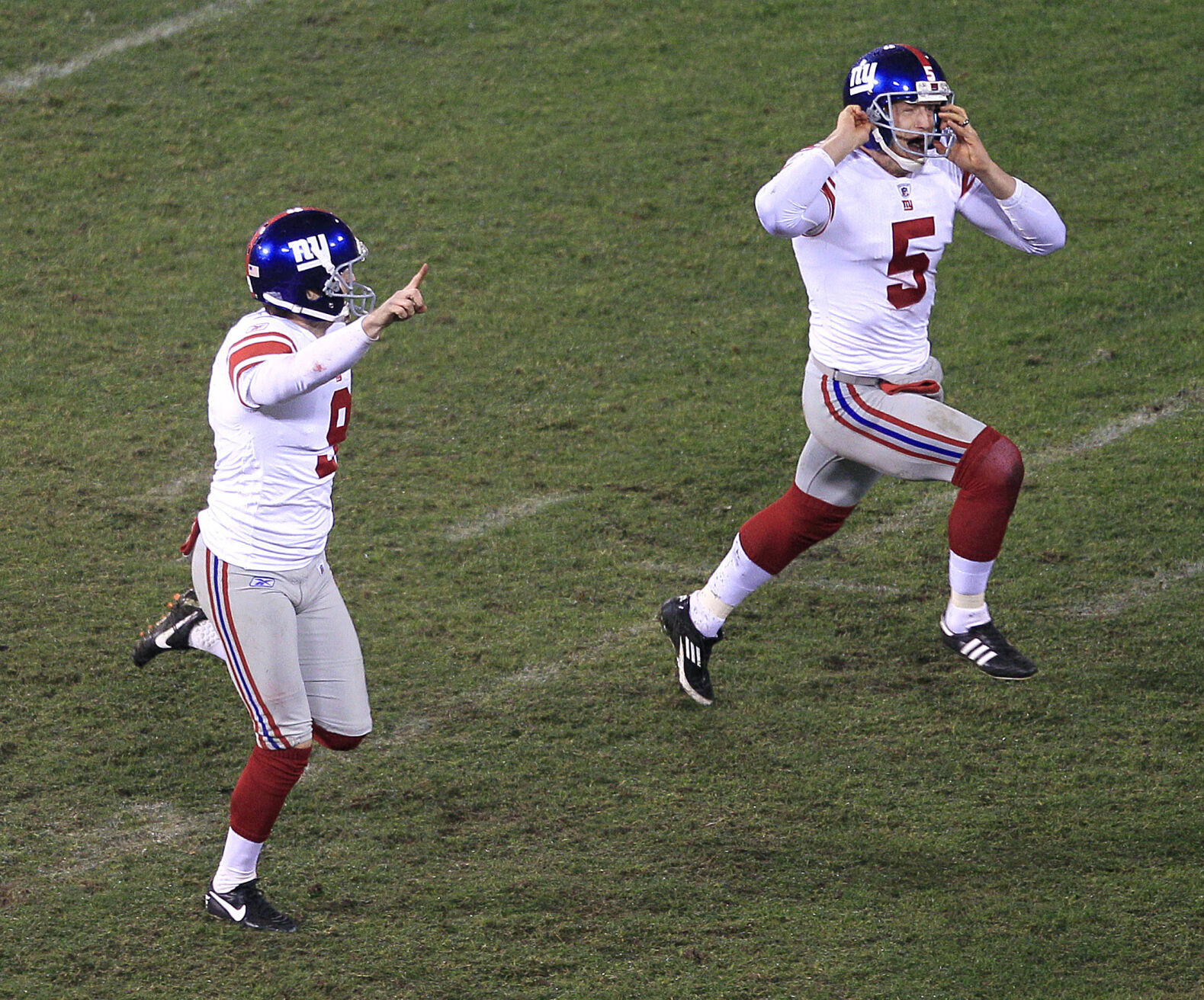 2012: Lawrence Tynes kicks winning field goal in sudden-death OT to send Giants to Super Bowl